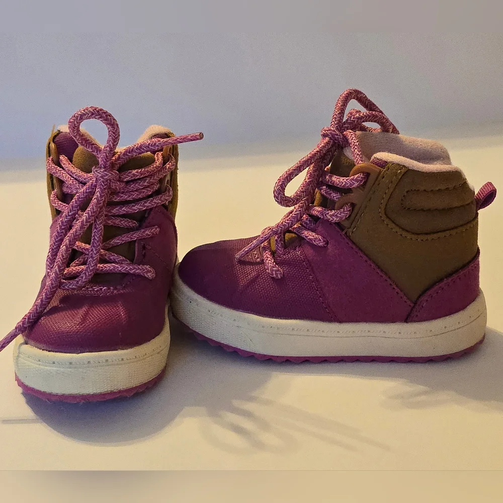 OshKosh B'gosh Pink and Tan Baby Boots Size 4 - Picture 2 of 5